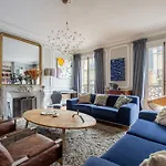 Veeve - The Artist\'S Residence
